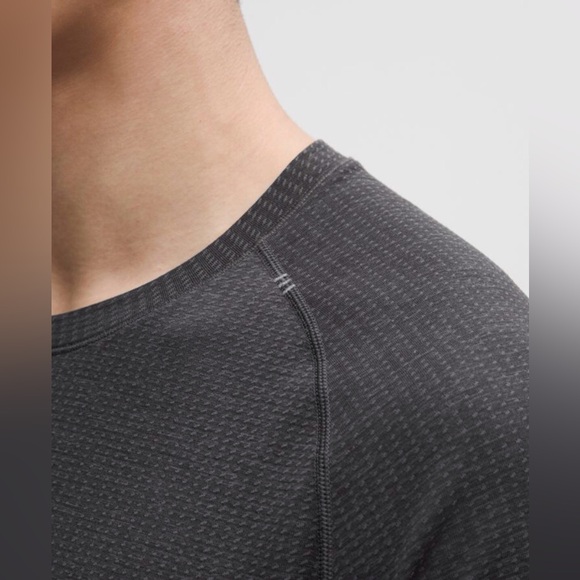 Lululemon Metal Vent Tech Short Sleeve 2.0 in Graphite Grey Size Large. - Picture 13 of 14